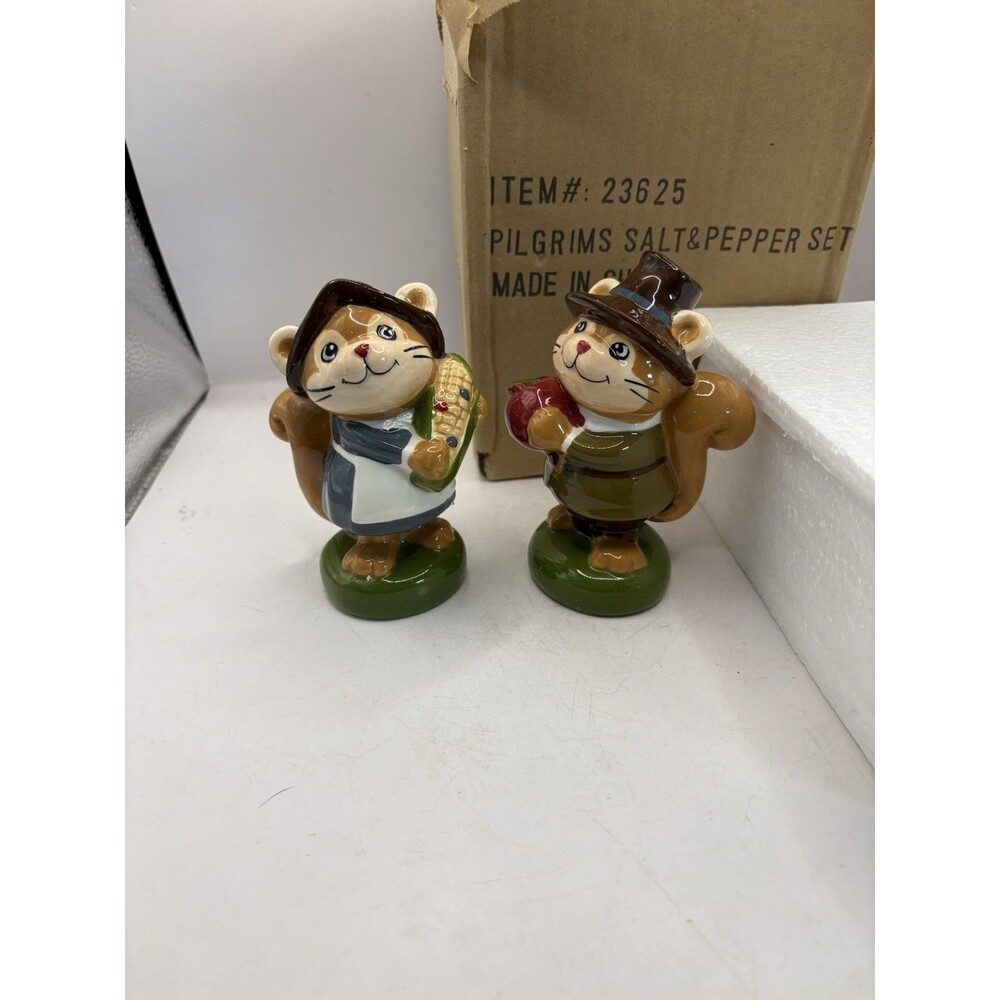 Pilgrim Squirrels Ceramic High Gloss Salt And Pepper Shaker’s Thanksgiving NIB